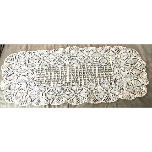 Crocheted VNT Pineapple Pattern Table Runner 16" X 40" Lace granny core cottage - Picture 1 of 6